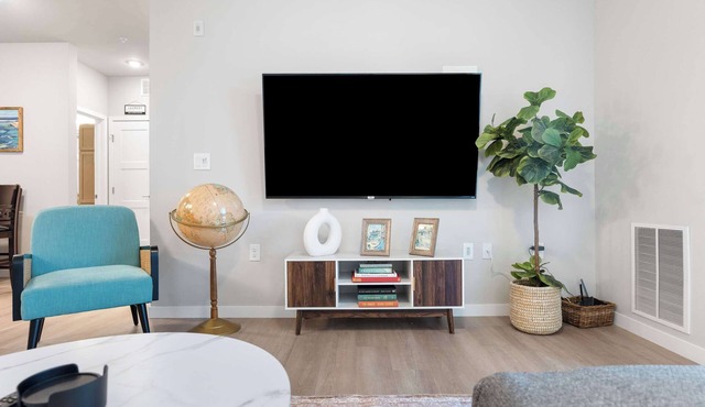 Pool & Fitness Room Near University Park. Covered Parking