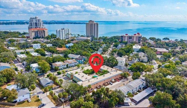 Pool/FreeParking - 2BD 1 Block from the Water