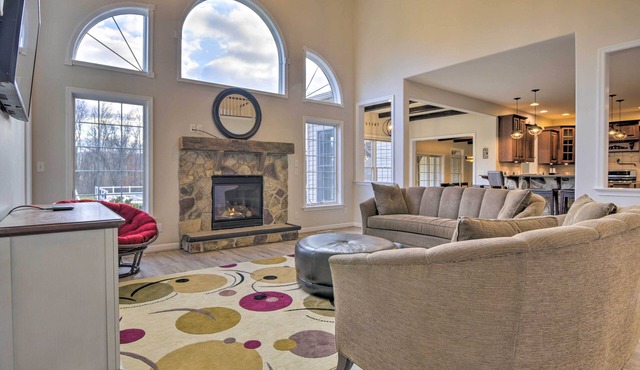 Pool & Furnished Patio: Group Getaway in Hershey