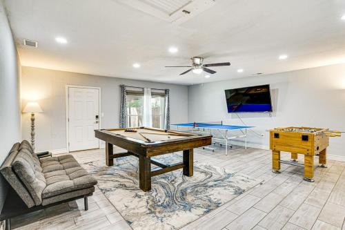 Pool, Game Room, Fast WiFi, 25 mile biking trail