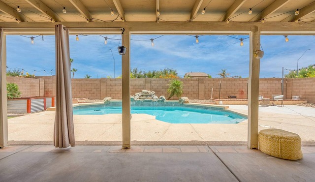 Pool! Game Room! Minutes from Golfing!