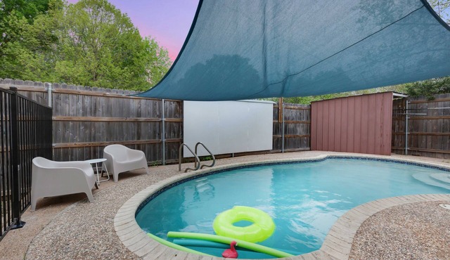 Pool & Gameroom, pet friendly, 10 Minutes from South congress, 20 from Downtown