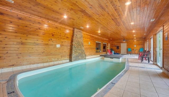 Pool, Games & Basketball Court! Branson Getaway