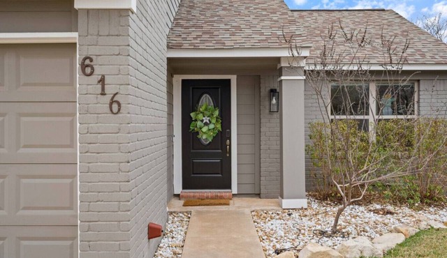Pool, Games, King Suite - 3BR Sleeps 9