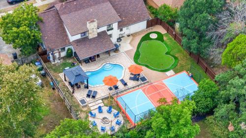 Pool Games Pickleball & Putt Putt Fun