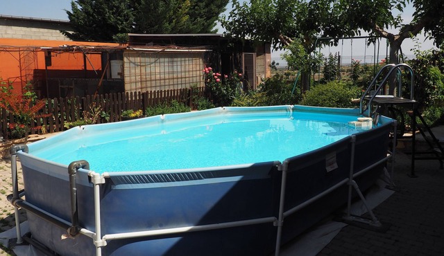 Pool, garden and barbecue