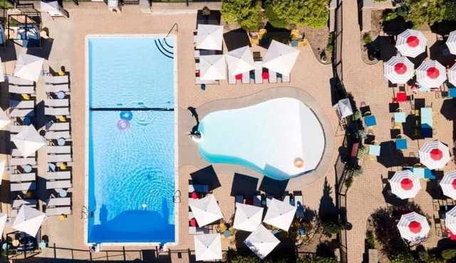 Pool Glimpse: Red Jacket Resort, 2 Queens, Pool Access, Boardwalk Fun, 2 Rooms