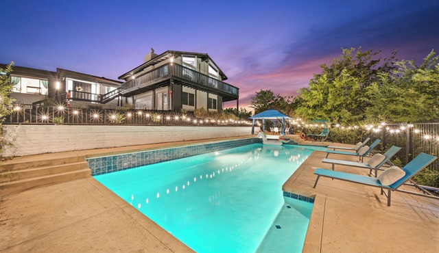 Pool, Grand View, King Bed, Spacious, Parking