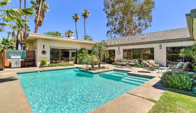Pool, Grill & Game Room: Bermuda Dunes Oasis