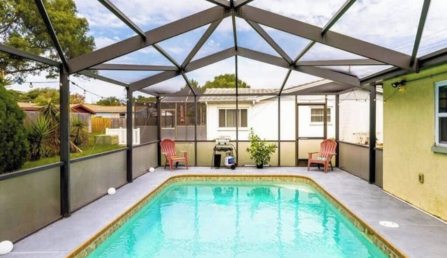 Pool & Grill, Outdoor Living @ Marlin's Palm Oasis