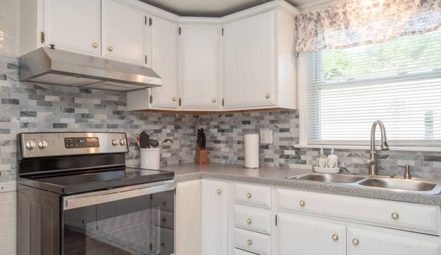 Pool, Grill, Private Pond + Kayaks | Country Haven