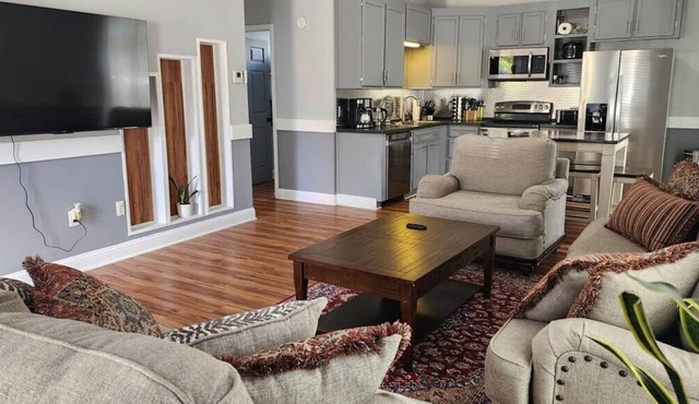 Pool, Grill, WiFi, Parking, Washer & Dryer