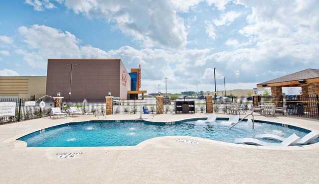 Pool & Gym Access. Free Breakfast Buffet Every Morning!