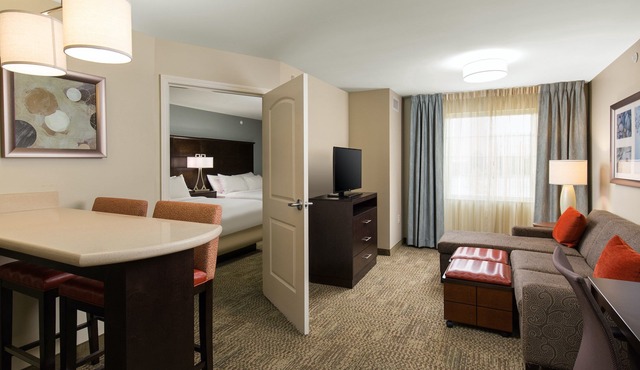 Pool, Gym, Business Center Access. Free Breakfast Buffet Every Day!