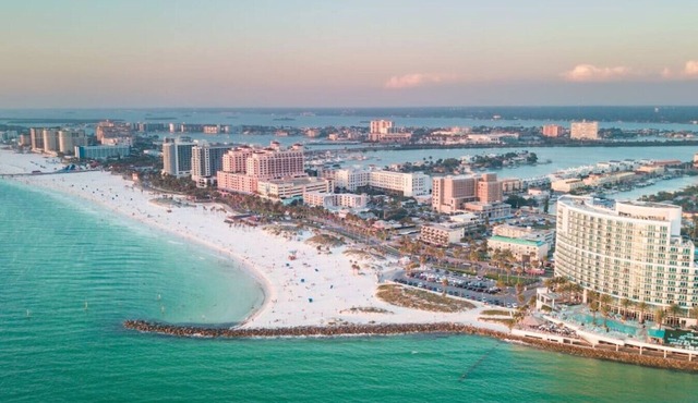 Pool - Gym - FREE parking - Luxury king suite - 8