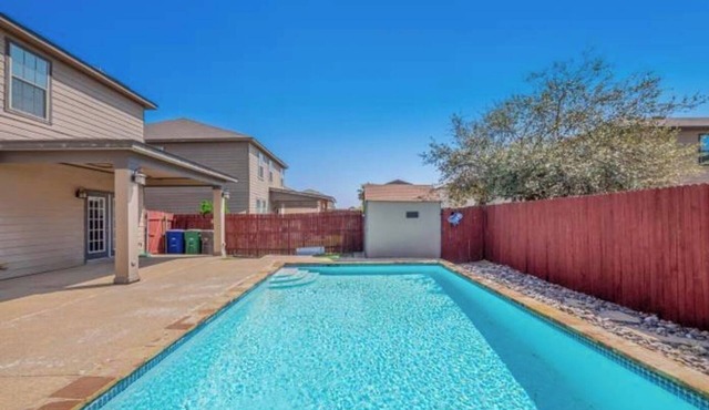 POOL HAPPY HOME near Lackland & Downtown