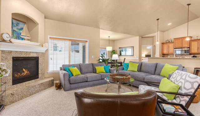 Pool!,Hardwood, Granite,