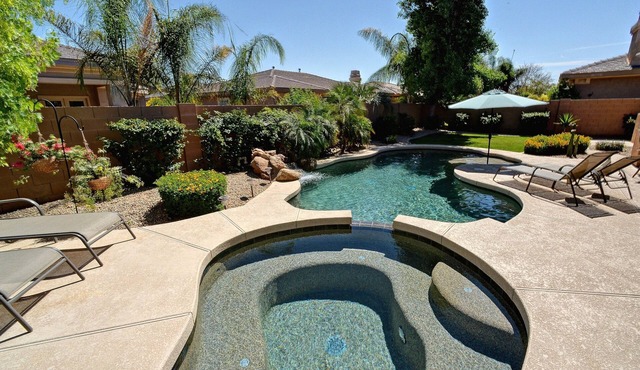 POOL HEAT INCLUDED NOV & DEC 2026 - DAY DREAM OASIS! Three guest suites!