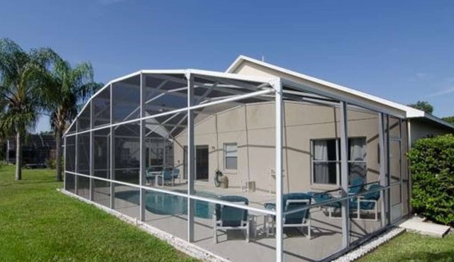 Pool Home, Beautiful lake view, great location, games room.