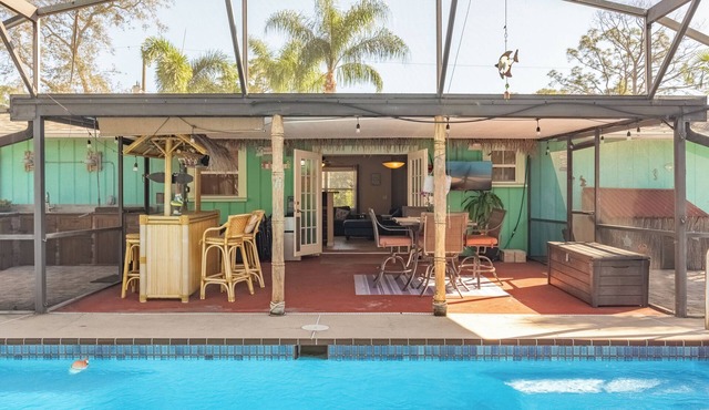 Pool Home Hideaway - 3 Bedrooms in Port St John - Watch Launches from the Pool!