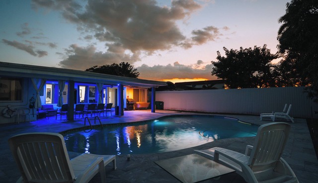 Pool Home in North Miami Beach. Everyone gets own bed !