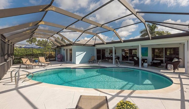 Pool Home Lake View in Park Shore Naples, Walk to Beach & Waterside Shops
