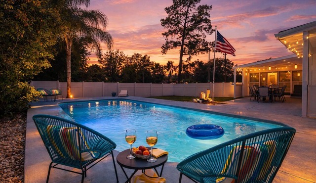 Pool Home Near Downtown Sleeps 8 Family & Pet Friendly