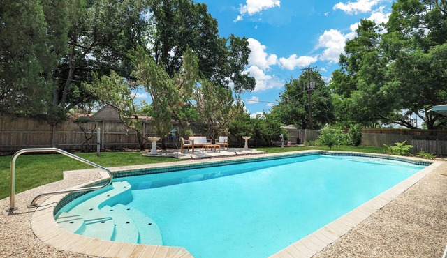Pool Home Nr DT + River Walk + Alamo | WiFi Yard