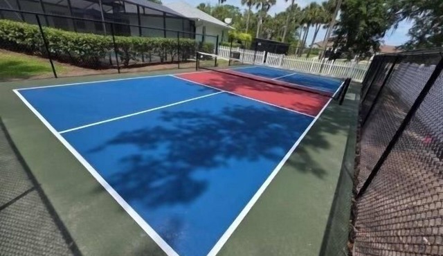 Pool home overlooking River with NEW private pickle ball court!