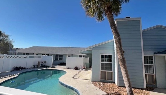 Pool Home walking distance to the Beach