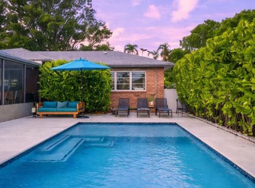 Pool Home w Game Room, Close to DT