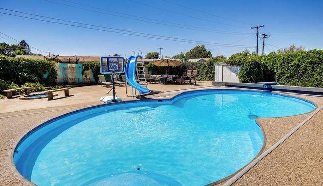 Pool & Hot Tub Access: Luxury Roy Oasis!
