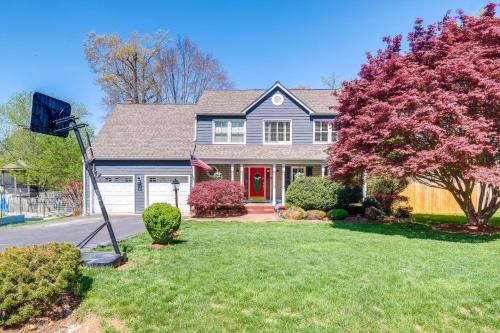 Pool, Hot Tub and Fun! Family Home Near Quantico