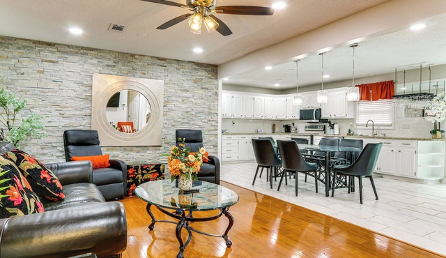 Pool, Hot Tub & Backyard Fun! Savannah Retreat