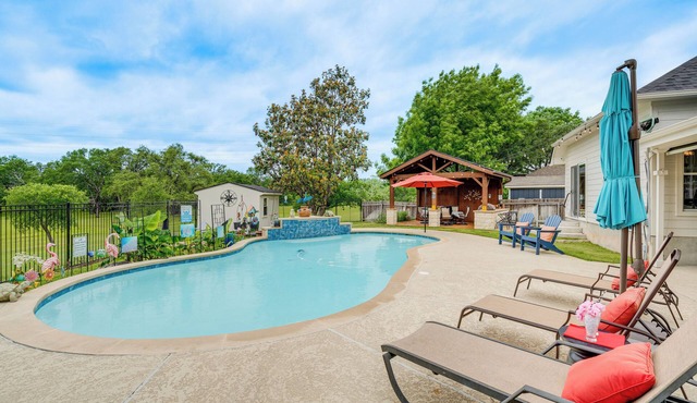 Pool, Hot Tub & BBQ: Family Home in Round Rock