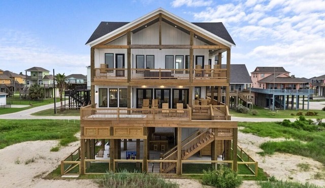 Pool | Hot Tub | Beachfront | Fenced Yard