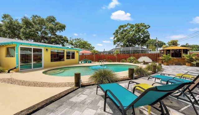 Pool - Hot tub - E-bikes - Gym - Near Beach - Family Home