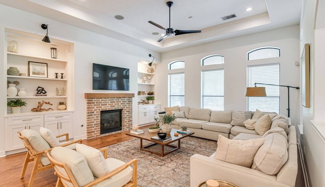 Pool & Hot Tub: Family-Friendly Houston Area Home!