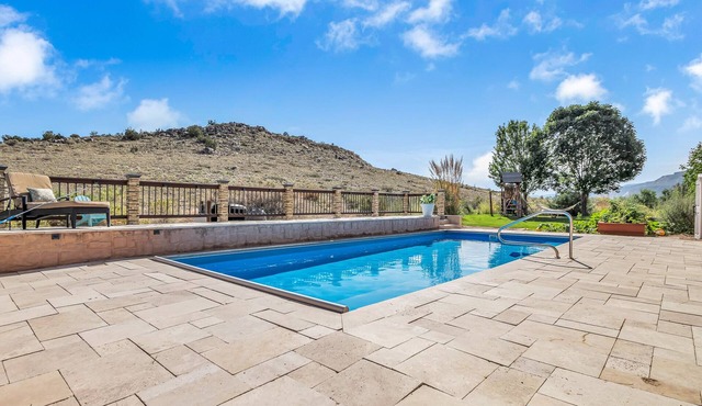 Pool, Hot Tub, Fire Pit, Privacy & Views Galore make for the Perfect Getaway!