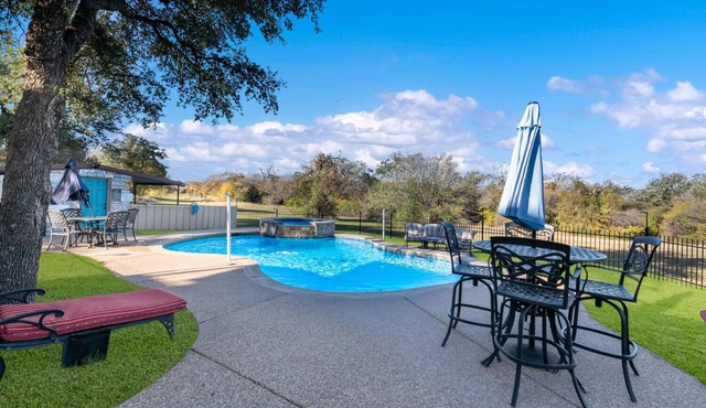 Pool, Hot Tub, Fire Pit & 200 Yards to Lake