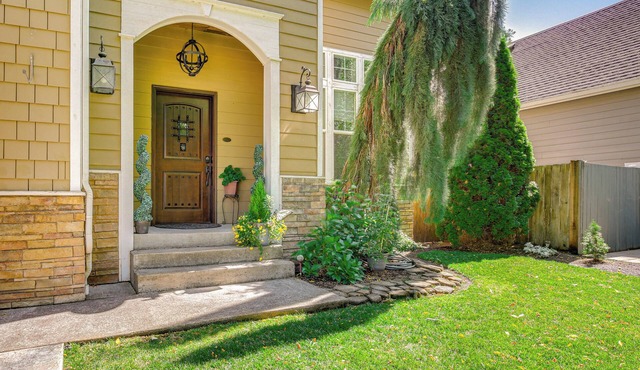 Pool, Hot Tub + Fire Pit: Family Home By U of O!