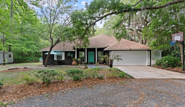 *Pool *Hot tub *Fire pit *Fence *Game room *Private