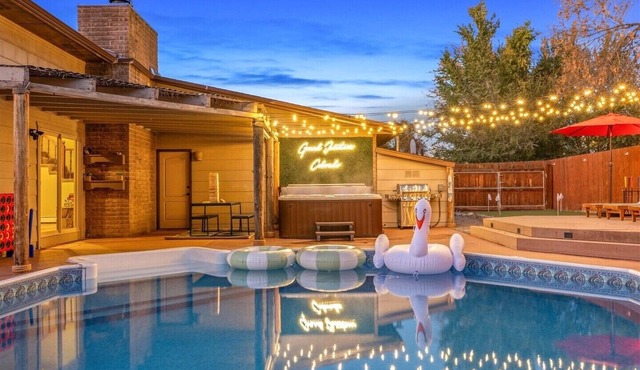 Pool~Hot Tub~Game Room~Fire Pit~Mini Golf~Frisbee Golf~Basketball & Soccer Court