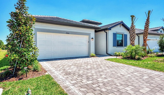 POOL/HOT TUB GATED WELLEN PARK HOME NEAR SHOPPING AND BEACHES