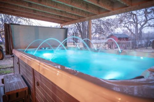 Pool, Hot Tub, Grill, Gym, Game Room, Office House