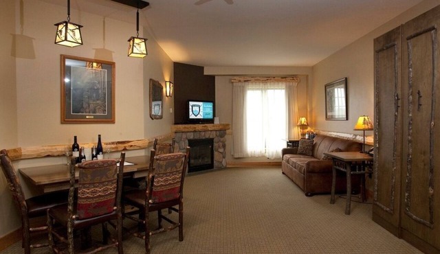 Pool, Hot Tub, Gym & Arcade | Suite + Fireplace