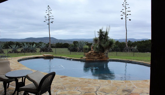 Pool, Hot tub, Incredible Views, stocked fishing pond, 6 bedrooms, Sleeps 17!