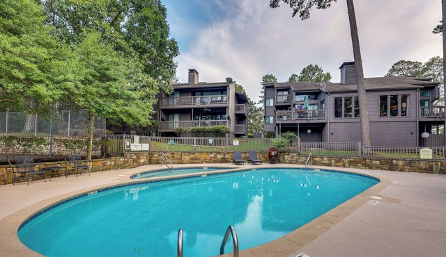 Pool, Hot Tub & Lake Access: Lake Hamilton Condo!