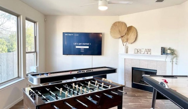 Pool/hot tub LUXE HUGE 4Rrms 10Beds Game rm near Kalahari!