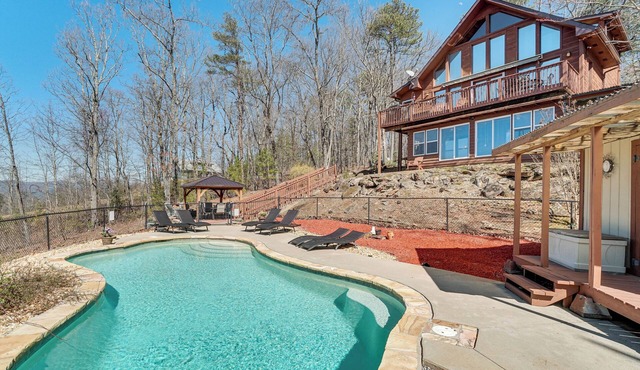 Pool, Hot Tub & Mountain Views: Cleveland Cabin
